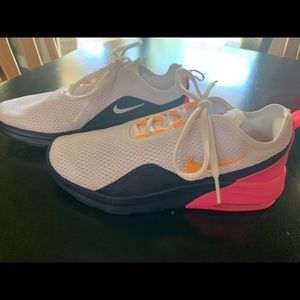 Nike Women’s Air Max Motion 2